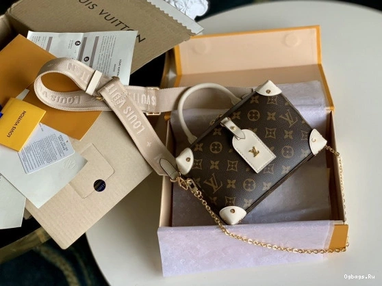 PETITE MALLE LOUIS SOUPLE VUITTON 0428